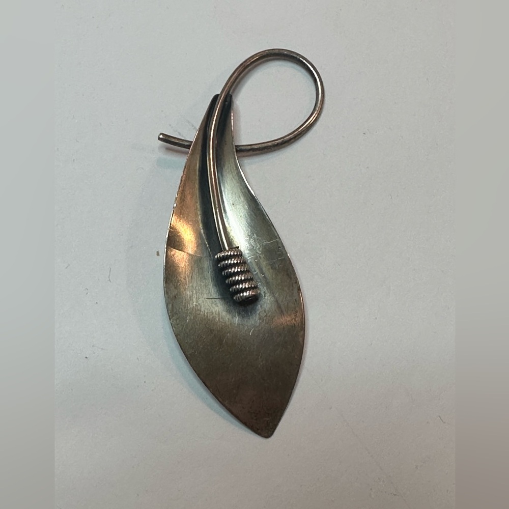 Vintage Beau sterling brooch pin